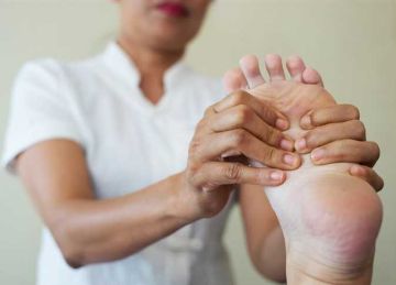 لا تتجاهلها.. 6 علامات في القدمين تشير إلى انسداد الشرايين