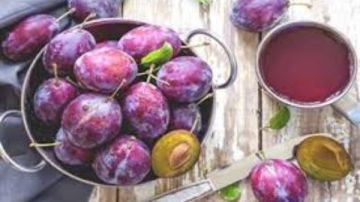 ماذا يحدث لجسمك عند تناول البرقوق؟.. فوائد غير متوقعة تعرف عليها