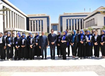 وزير الصحة يبحث آليات تأهيل طلاب المدارس للقيادة المستقبلية