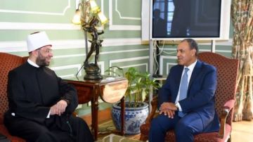 وزيرا الخارجية والأوقاف يبحثان تعزيز التعاون لنشر قيم التسامح ومكافحة التطرف