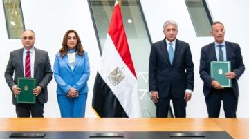 وزيرا السياحة والبيئة يشهدان توقيع بروتوكول تعاون بين شئون البيئة والمتحف المصري الكبير وزيرا السياحة والبيئة يشهدان توقيع بروتوكول تعاون بين شئون البيئة والمتحف المصري الكبير