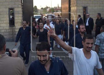 سياسيون وأحزاب: الدولة قادرة على طى صفحة الخلاف مع أبنائها والافراج عن علاء عبدالفتاح خطوة جديدة لإعلاء قيم التسامح سياسيون وأحزاب: الدولة قادرة على طى صفحة الخلاف مع أبنائها والافراج عن علاء عبدالفتاح خطوة جديدة لإعلاء قيم التسامح