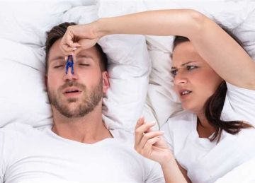 كلها بيدك.. طرق منزلية وفعالة للتخلص من الشخير أثناء النوم