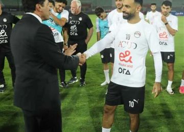 وزير الشباب والرياضة وأبوريدة في مران منتخب مصر