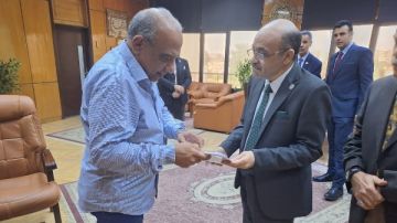 وزير الكهرباء يتابع مشروعات توطين صناعة بطاريات أيون الليثيوم والخلايا الكهروضوئية وزير الكهرباء يتابع مشروعات توطين صناعة بطاريات أيون الليثيوم والخلايا الكهروضوئية