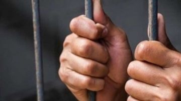 الحبس 5 سنوات عقوبة البلطجة باستخدام عصي أو مواد حارقة الحبس 5 سنوات عقوبة البلطجة باستخدام عصي أو مواد حارقة