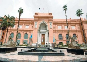 النيابة في واقعة سرقة الأسورة: قصور في تسليم وتسلم الآثار داخل المتحف المصري