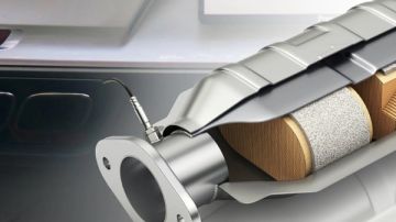 قطعة غامضة تحت غطاء سيارتك.. قيمتها تفوق الذهب