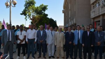 مع بدء العام الجامعي الجديد.. نائب رئيس جامعة الأزهر يشارك الطلاب مراسم تحية العلم مع بدء العام الجامعي الجديد.. نائب رئيس جامعة الأزهر يشارك الطلاب مراسم تحية العلم