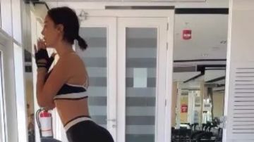 إطلالة رياضية لبسمة بوسيل داخل الجيم إطلالة رياضية لبسمة بوسيل داخل الجيم