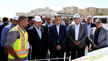 رئيس الوزراء يتابع سير الأعمال بمحطة الأتوبيس الترددي تقاطع طريق الفيوم والواحات رئيس الوزراء يتابع سير الأعمال بمحطة الأتوبيس الترددي تقاطع طريق الفيوم والواحات