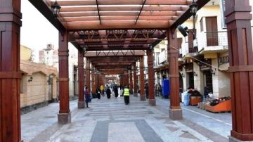 محافظ أسوان يوجه بالإلتزام بالمواعيد الشتوية لفتح وغلق المنشآت