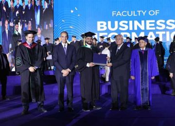وزير الاتصالات يشهد تخريج أول دفعة من جامعة مصر للمعلوماتية