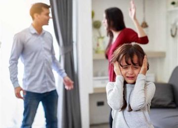 يلجأ لتعاطي المخدرات ويتحول للسلوك العدواني.. 7 طرق تؤثر بها المشاكل الزوجية على الطفل يلجأ لتعاطي المخدرات ويتحول للسلوك العدواني.. 7 طرق تؤثر بها المشاكل الزوجية على الطفل