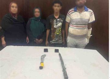 احتجزوا 3 سيدات وطلبوا فدية.. الداخلية : ضبط 4 متهمين في المرج بسبب خلافات مالية احتجزوا 3 سيدات وطلبوا فدية.. الداخلية : ضبط 4 متهمين في المرج بسبب خلافات مالية