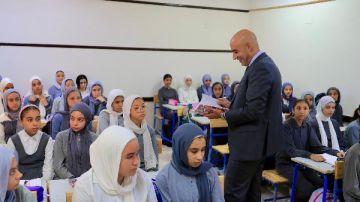 جولة تفقدية مفاجئة لوزير التعليم في مدارس الغربية