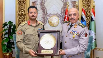 رئيس الأركان الليبي الفريق خالد حفتر في القاهرة لتعزيز التعاون العسكري مع مصر رئيس الأركان الليبي الفريق خالد حفتر في القاهرة لتعزيز التعاون العسكري مع مصر