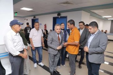 رئيس جامعة السويس يتفقد العيادات الخارجية في المستشفى الجامعي رئيس جامعة السويس يتفقد العيادات الخارجية في المستشفى الجامعي