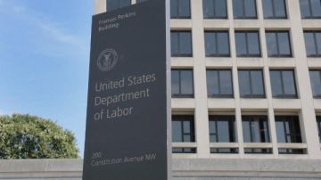 شبح الإغلاق الحكومي يهدد صدور تقرير الوظائف الرئيسي الأمريكي