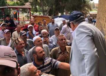 محافظ الدقهلية يتفقد الجمعية الزراعية بالستاموني ويوجه بسرعة صرف حصص الكيماوي