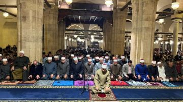 من الأحق بالإمامة في الصلاة العالم أم الحافظ؟ دار الإفتاء تجيب