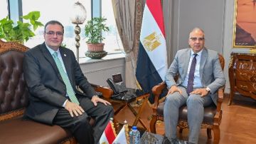 وزير الري يبحث مع رئيس التنظيم والإدارة أعمال التطوير المؤسسي بالوزارة
