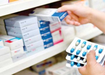 أبرزها قطرات العين والمضادات الحيوية.. تحذيرات من تداول أدوية مغشوشة ومستوردة أونلاين 