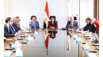 التخطيط والشباب والرياضة والنيابة الإدارية يبحثون توسيع نطاق تجربة التصويت الإلكتروني بالانتخابات