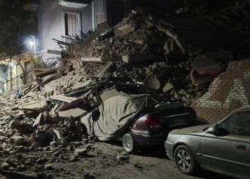 انهيار عقار في حي باب الشعرية بالقاهرة وإخلا عقارين مجاورين