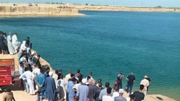 بحيرة غامضة في صحراء البهنسا بمحافظة المنيا.. ما القصة؟