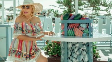 بفستان قصير .. إطلالة شبابية لافتة لـ نادية الجندي بفستان قصير .. إطلالة شبابية لافتة لـ نادية الجندي