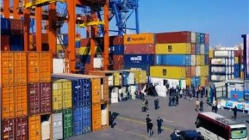 ضبط الأسواق ومكافحة التهريب.. قانون الجمارك يفرض قواعد صارمة على حركة البضائع ضبط الأسواق ومكافحة التهريب.. قانون الجمارك يفرض قواعد صارمة على حركة البضائع