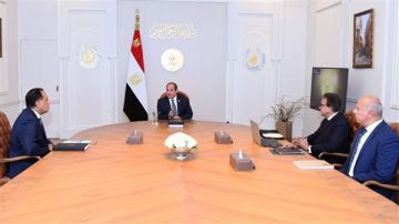 الرئيس السيسي يوجه بسرعة الانتهاء من تنفيذ مدينة النيل الطبية الرئيس السيسي يوجه بسرعة الانتهاء من تنفيذ مدينة النيل الطبية