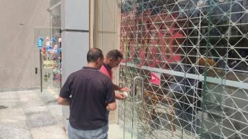 رئيس جهاز ٦ أكتوبر: استمرار غلق المحال التى تعمل بدون ترخيص وتنفيذ ١٨ قرار غلق وتشميع بمول الخمائل