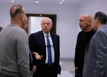 صرنا على بعد خطوة .. أبوريدة يهنئ منتخب مصر بعد تعادله مع بوركينا فاسو صرنا على بعد خطوة .. أبوريدة يهنئ منتخب مصر بعد تعادله مع بوركينا فاسو