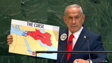 نتنياهو يرتدي رمز استجابة سريعة QR خلال خطابه في الأمم المتحدة.. ويطلب من الحاضرين مسحه نتنياهو يرتدي رمز استجابة سريعة QR خلال خطابه في الأمم المتحدة.. ويطلب من الحاضرين مسحه