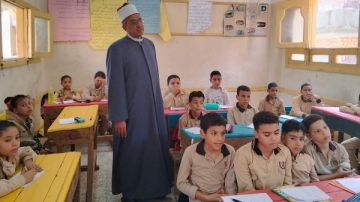 التأكد من تواجد الكتب.. رئيس منطقة كفر الشيخ الأزهرية يواصل جولاته بالمعاهد