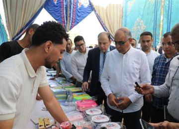 بتخفيضات تصل إلى 30 .. افتتاح معرض أهلا مدارس بقرية قلندول في المنيا