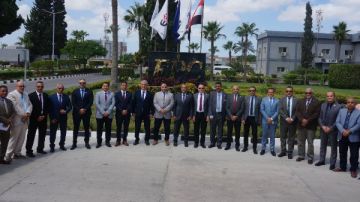 صرح صناعي.. نقيب العاملين بالبترول يزور شركة بتروكيماويات الإسكندرية