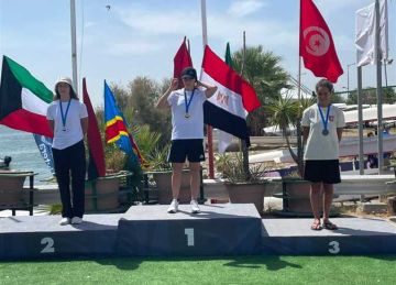 وزير الرياضة يهنئ منتخب مصر بلقبي البطولة العربية والإفريقية للسباحة بالزعانف وزير الرياضة يهنئ منتخب مصر بلقبي البطولة العربية والإفريقية للسباحة بالزعانف