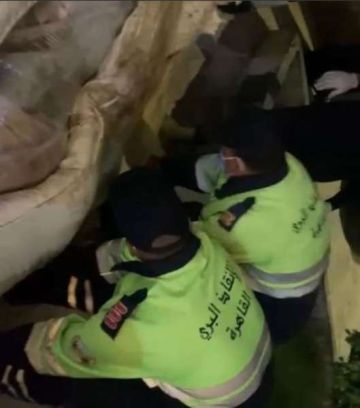 الحماية المدينة تساعد في إنزال شخص متوفى ثقيل الوزن من شقته بمدينة نصر