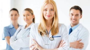 بعد تصديق الرئيس.. اشتراطات التعاقد مع الأطباء بعد بلوغهم الـ60 عاما