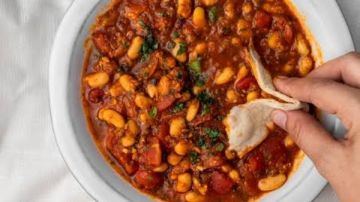 شهية ومشبعة.. طريقة عمل الفاصوليا البيضا باللحمة المفرومة