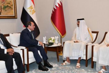 صور لقاء الرئيس السيسي والشيخ تميم قبيل المشاركة في القمة العربية الإسلامية الاستثنائية بقطر