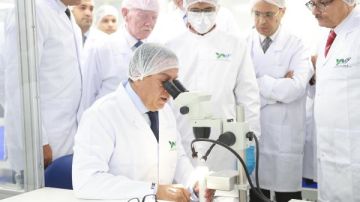 وزير الصحة يشهد التشغيل التجريبي لخط إنتاج فلاتر الغسيل الكلوي