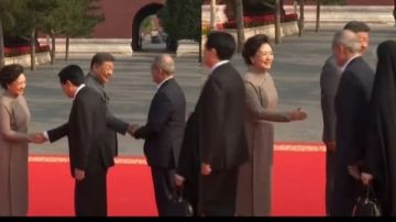 الرئيس الإيراني يرفض مصافحة سيدة الصين الأولى خلال المشاركة باحتفالات النصر الرئيس الإيراني يرفض مصافحة سيدة الصين الأولى خلال المشاركة باحتفالات النصر