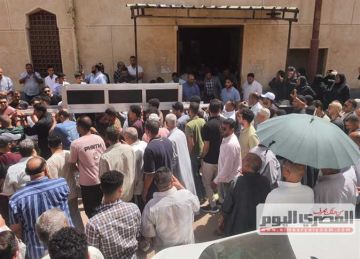 تشييع جثمان أب ونجله ضحيتي حادث انقلاب سيارة في كفر الشيخ