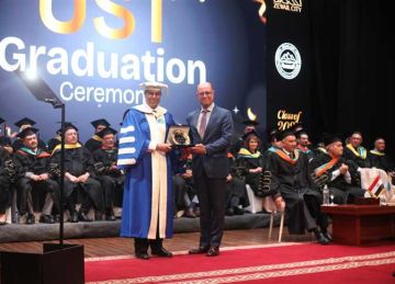 جامعة زويل تكرم بيت الزكاة والصدقات لدعمه المنح التعليمية جامعة زويل تكرم بيت الزكاة والصدقات لدعمه المنح التعليمية