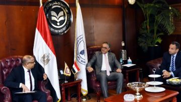 حسام هيبة يناقش مع سفير سريلانكا فرص التعاون الاستثماري بين البلدين حسام هيبة يناقش مع سفير سريلانكا فرص التعاون الاستثماري بين البلدين