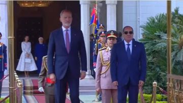 مراسم استقبال رسمية لملك إسبانيا في قصر الاتحادية مراسم استقبال رسمية لملك إسبانيا في قصر الاتحادية